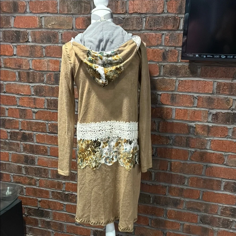 Gimmicks Women's Tan Hooded cardigan with Lace Detail. Size Medium. - Picture 5 of 10